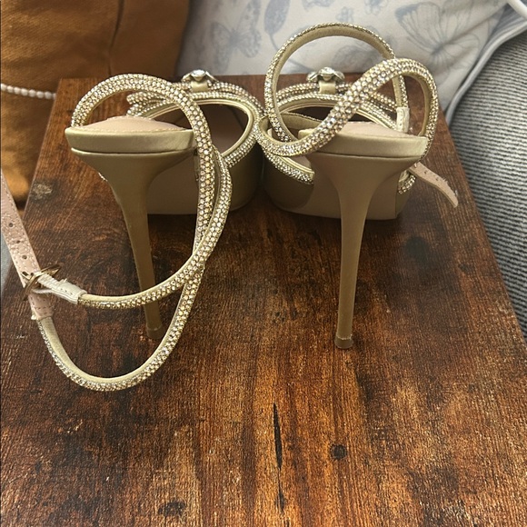 NWOB Steve Madden Gold Heels with Rhinestone Bow. Missing a few stones. Size 7 - Picture 2 of 5